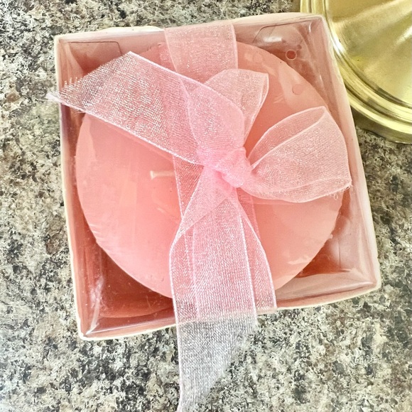 NIB Magnolia Scented Pillar Candle - Picture 4 of 6